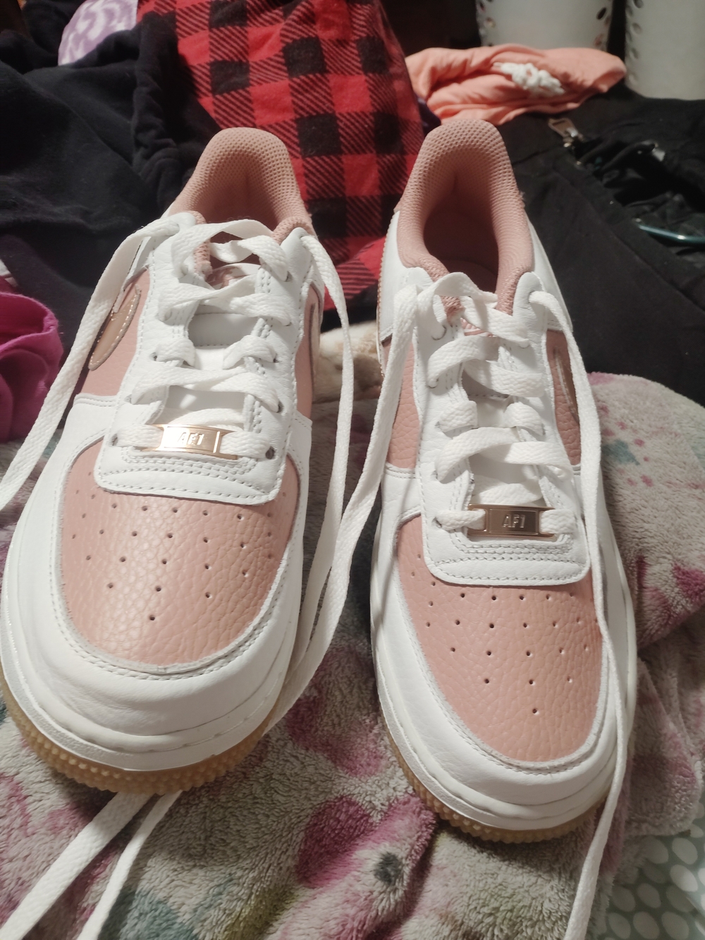 Nike Kids White and Blush Pink Low-Top Sneakers